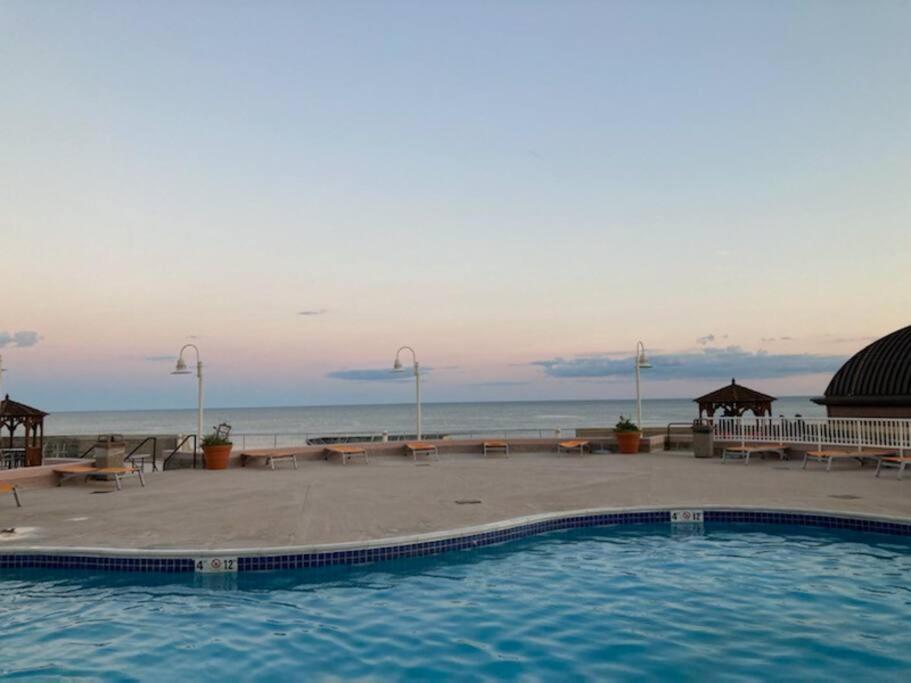 Atlantic Palace Beachfront Ocean View Apartment Atlantic City